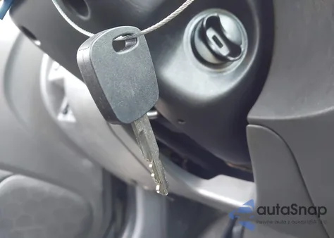 2004 Ford Escape Xlt z USA, uszkodzony, nr VIN 1FMYU03154DA13557